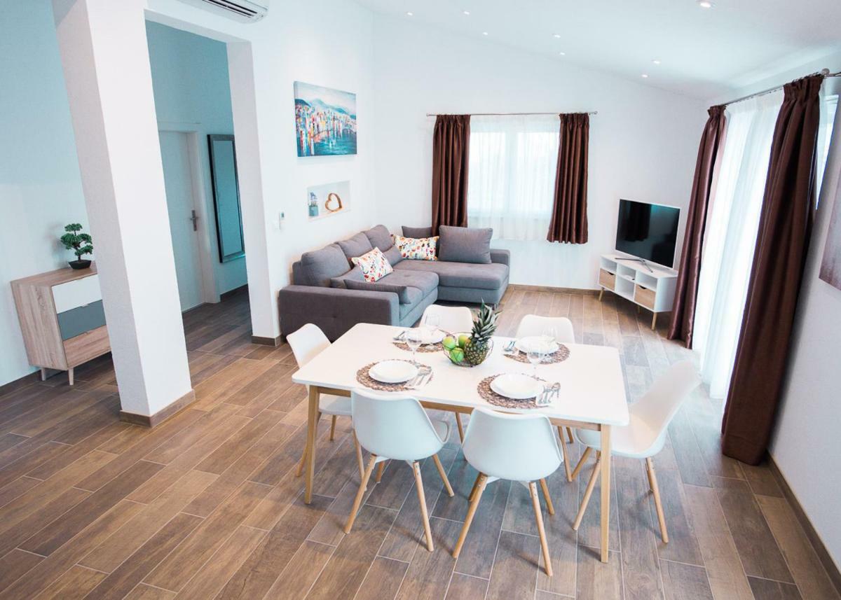 Apartments Cambio Kaštela Екстериор снимка