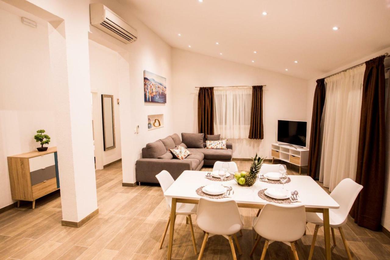 Apartments Cambio Kaštela Екстериор снимка